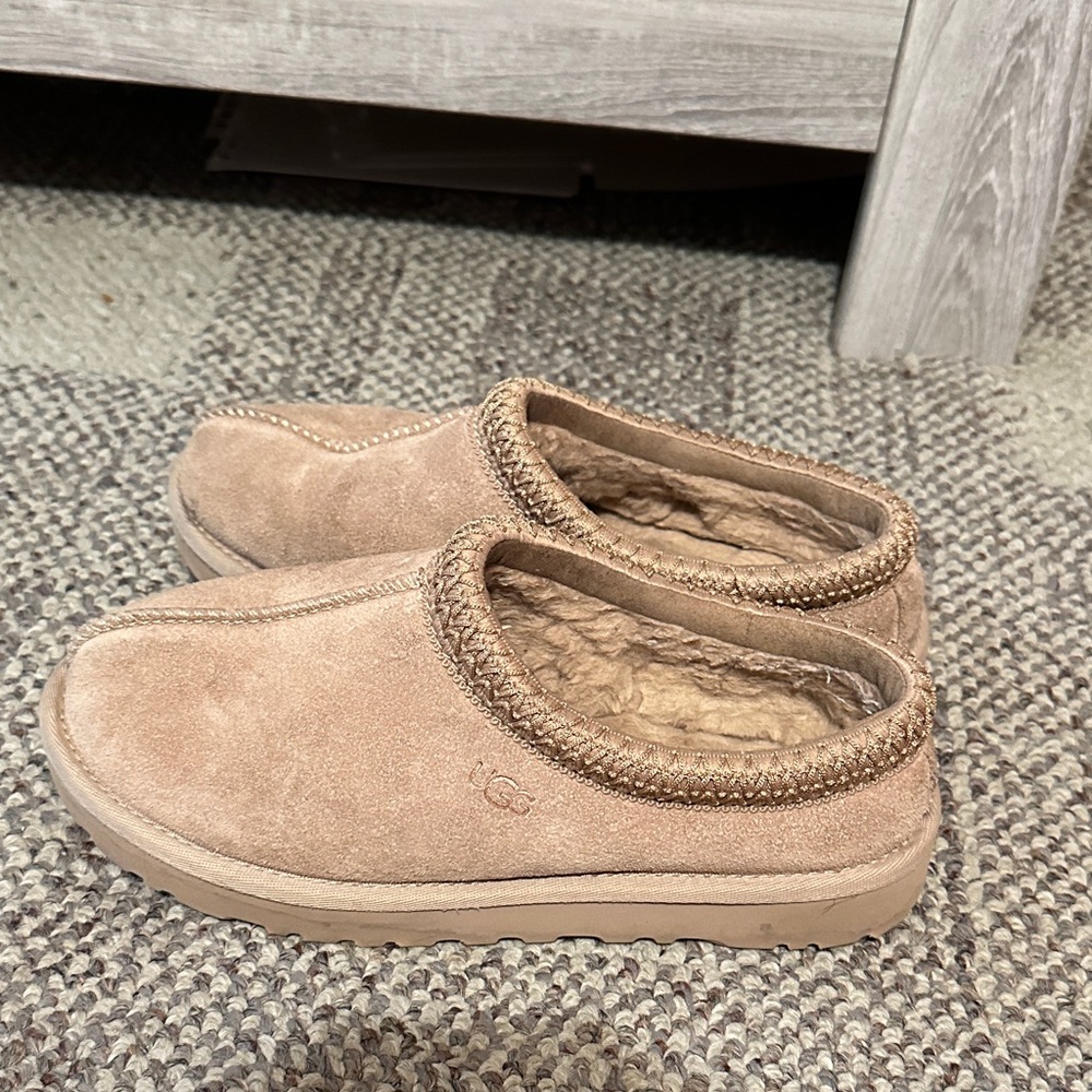 UGG Tasman Sand Size 6